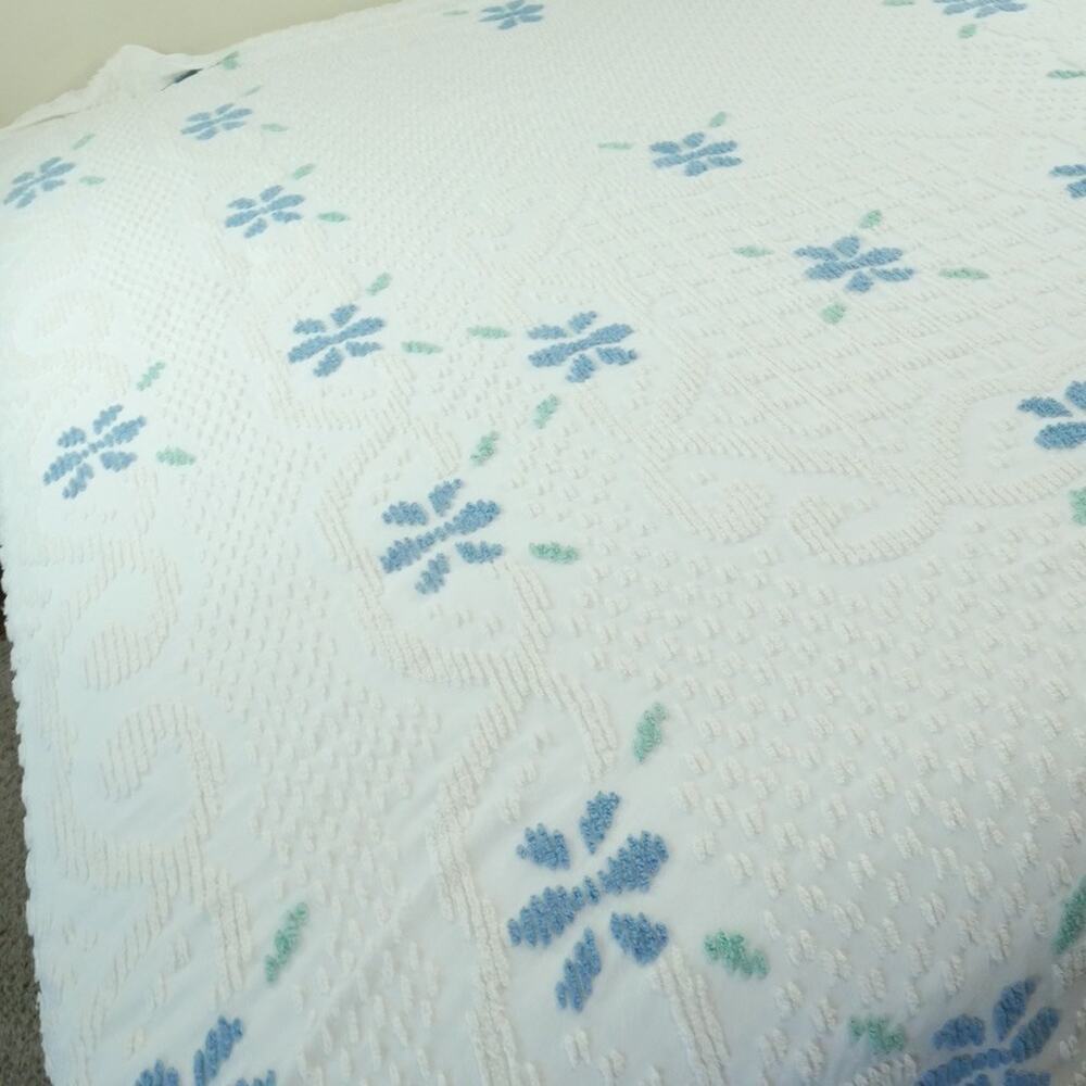 Vintage Chenille Coverlet Blue White Fringe Queen ? King ? 93 x 118 Cottagecore - Picture 6 of 15